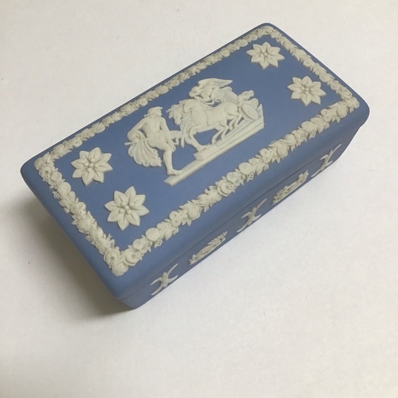 Wedgwood England 1970’s Pale Blue Rectangle Lid Box Ulysses & Chariot Pill Match - Picture 11 of 11